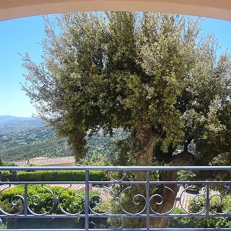 Vue Sur à Roquebrune-sur Argens